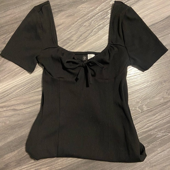 H&M Tie-Detail Ribbed Dress - Picture 4 of 4